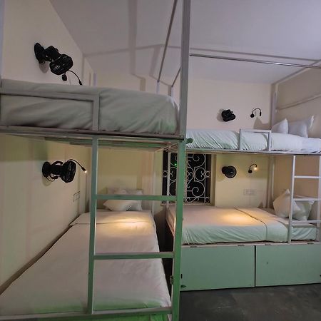 Hot - House Of Travellers, Vagator Vandrehjem Eksteriør billede